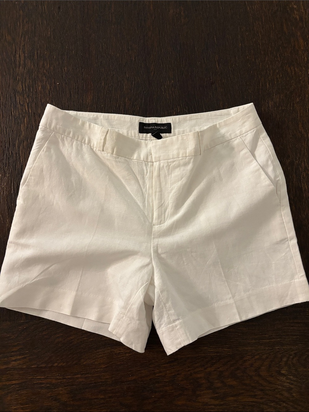 White linen Banana Republic shorts. Sz 4.